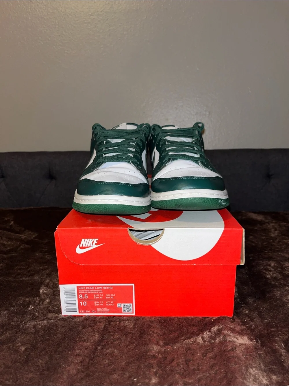 Nike Low-Top Sneakers in Green and White